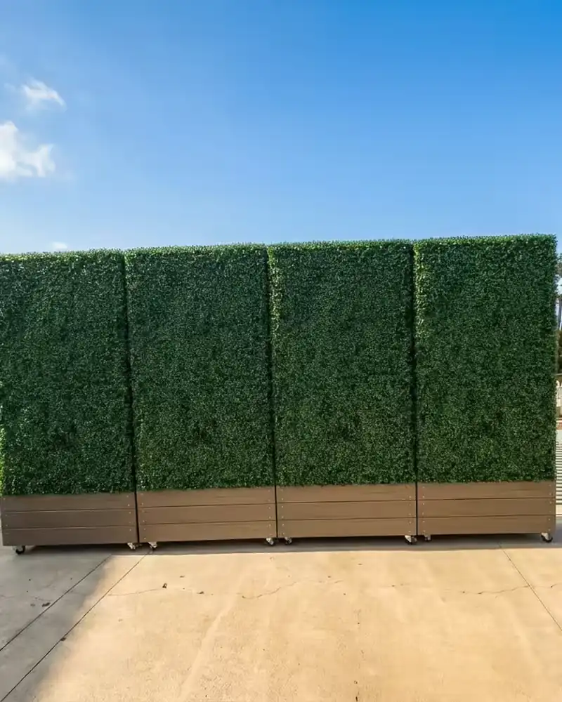 Del Mar Hotel hedge panels